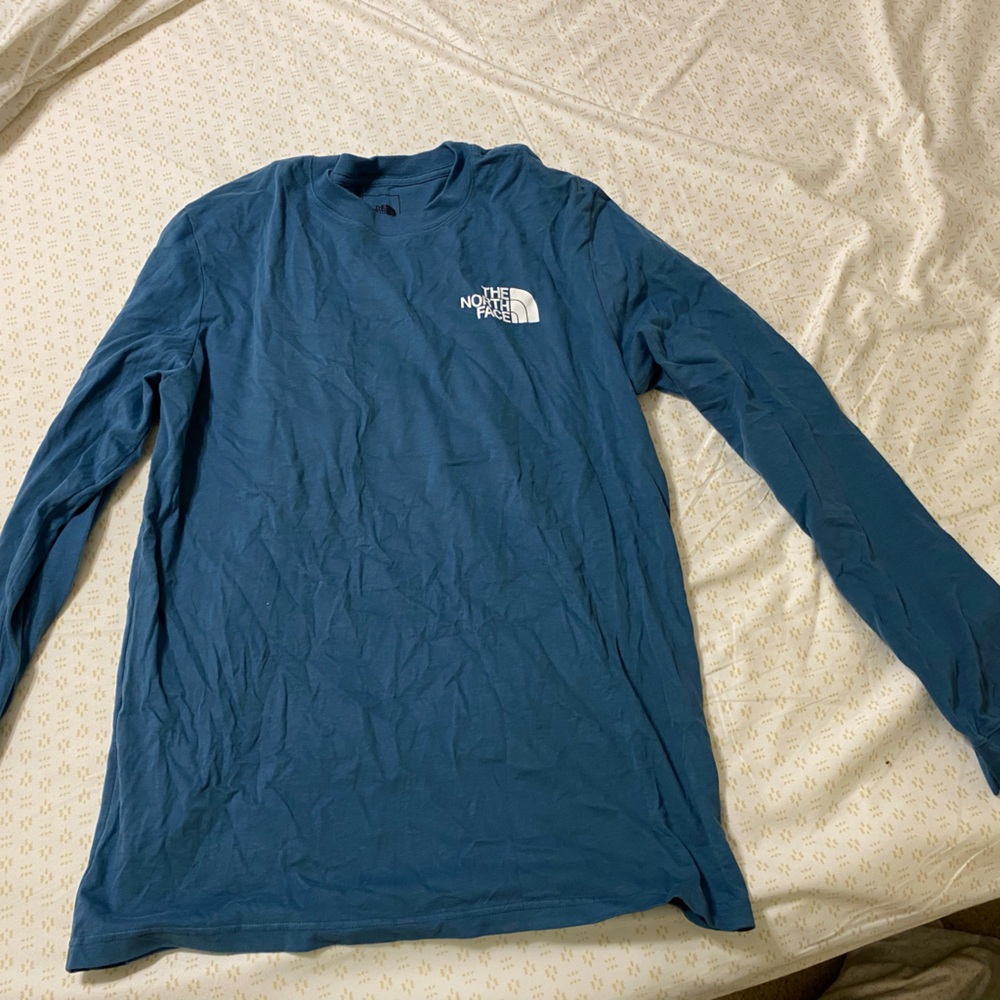 New without tags men’s Northface long sleeve